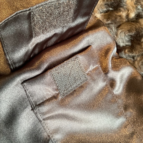 Terri Lewis brown cape - Picture 11 of 12